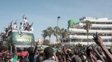 بطل أفريقيا في الشوارع.. موكب السنغال يحتفل باللقب القاري بعد الفوز على المغرب